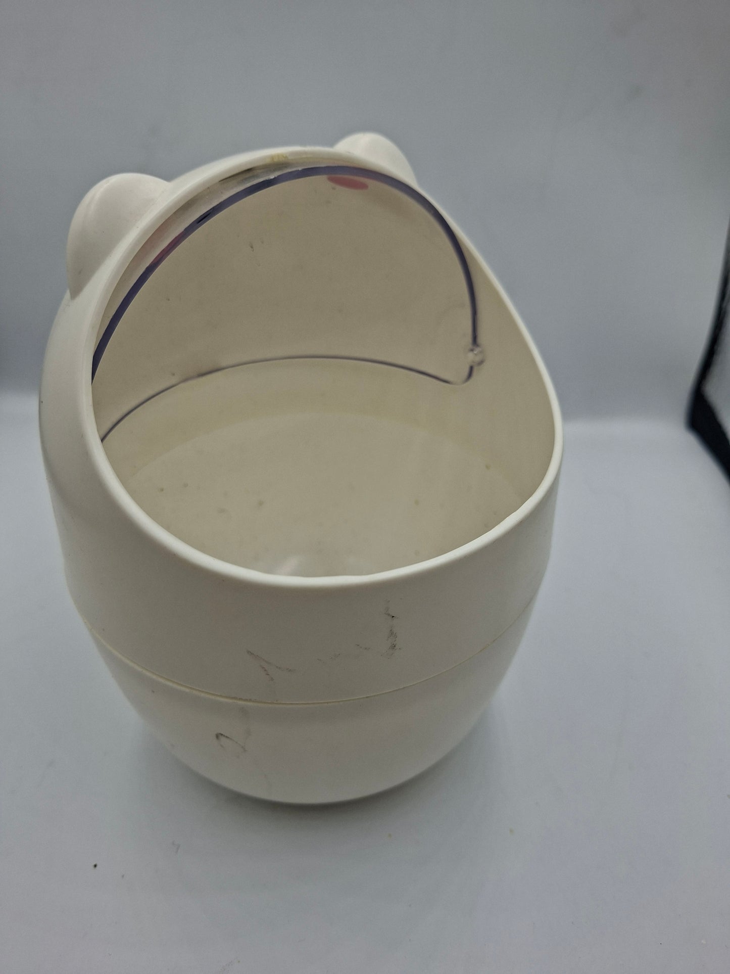 TABLE DUSTBIN