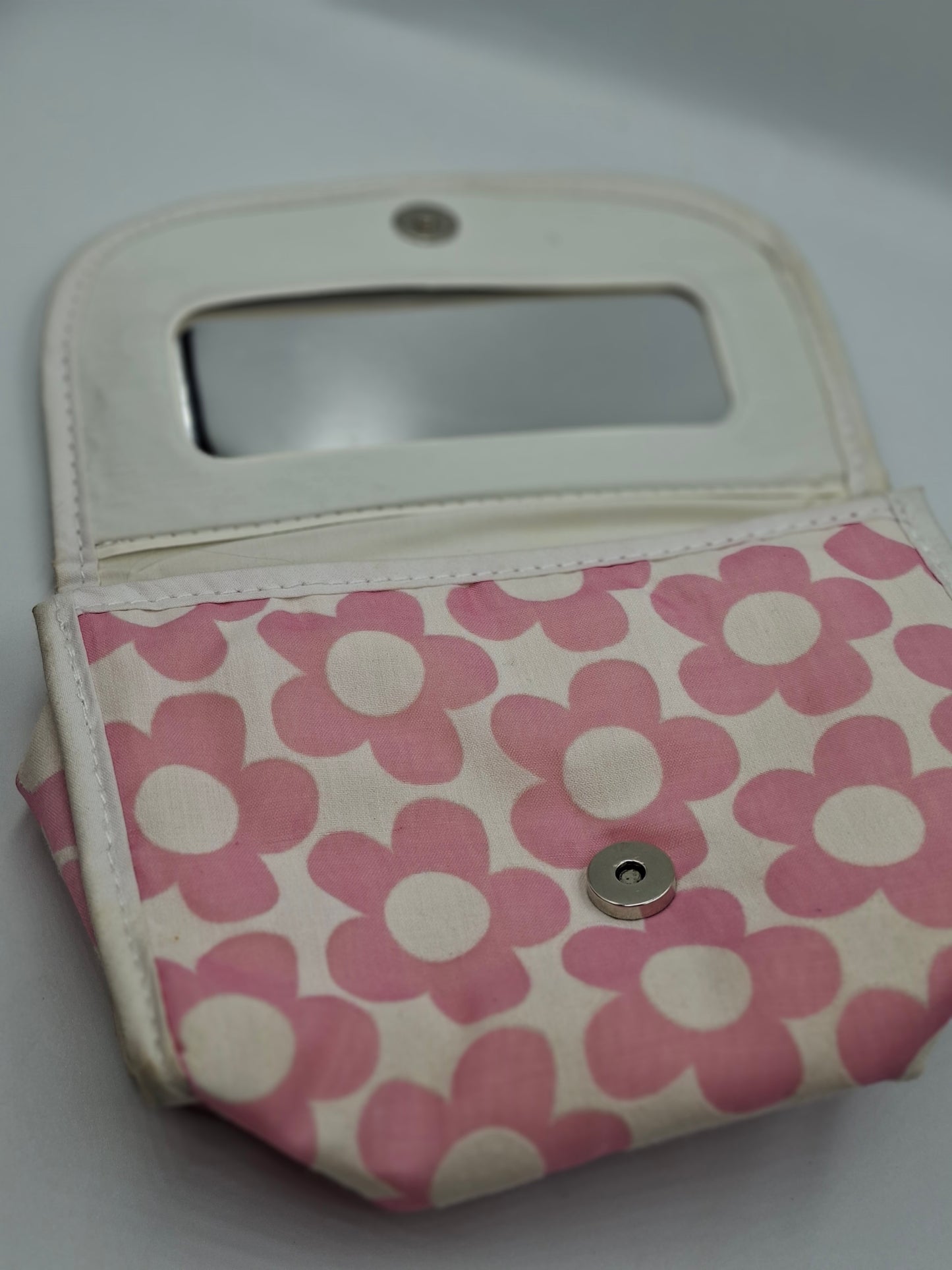 MAKE UP POUCH