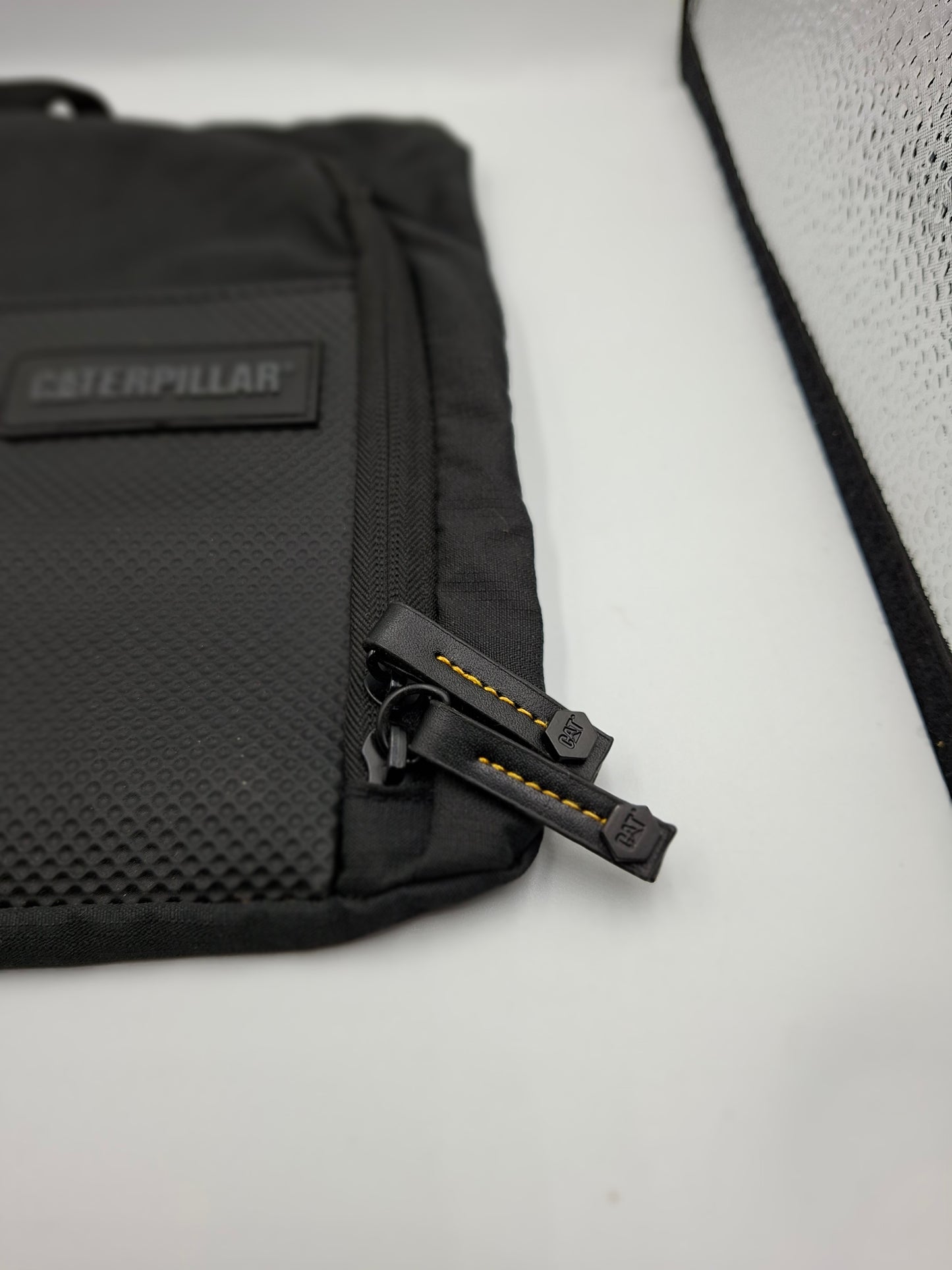 CATERPILAR POUCH