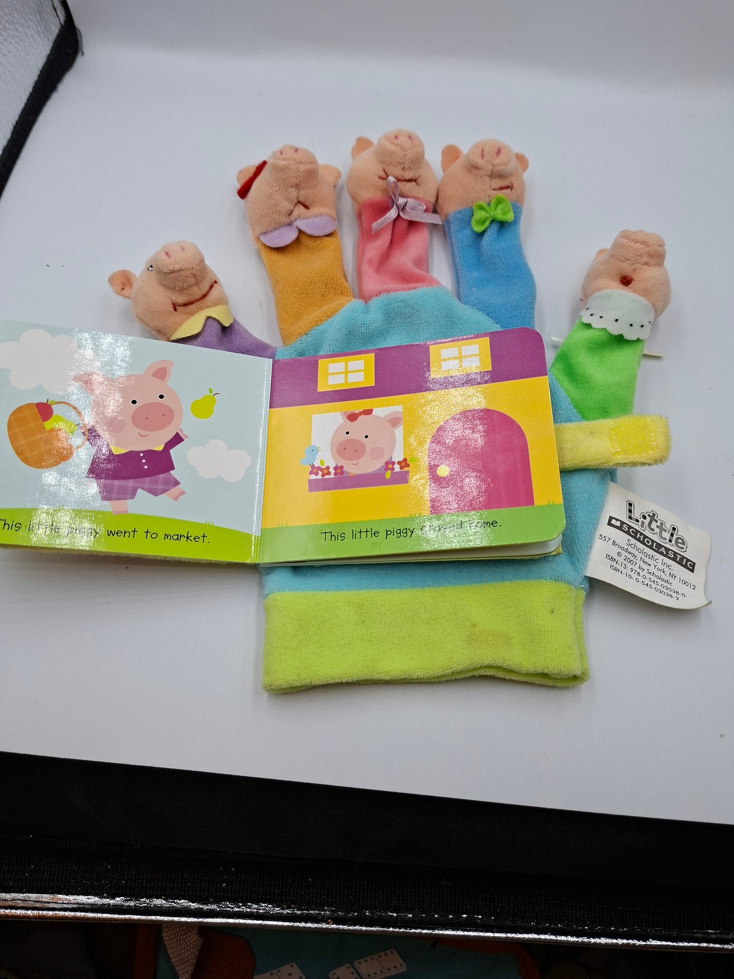 PEPPA PIG PUPPET BOOK