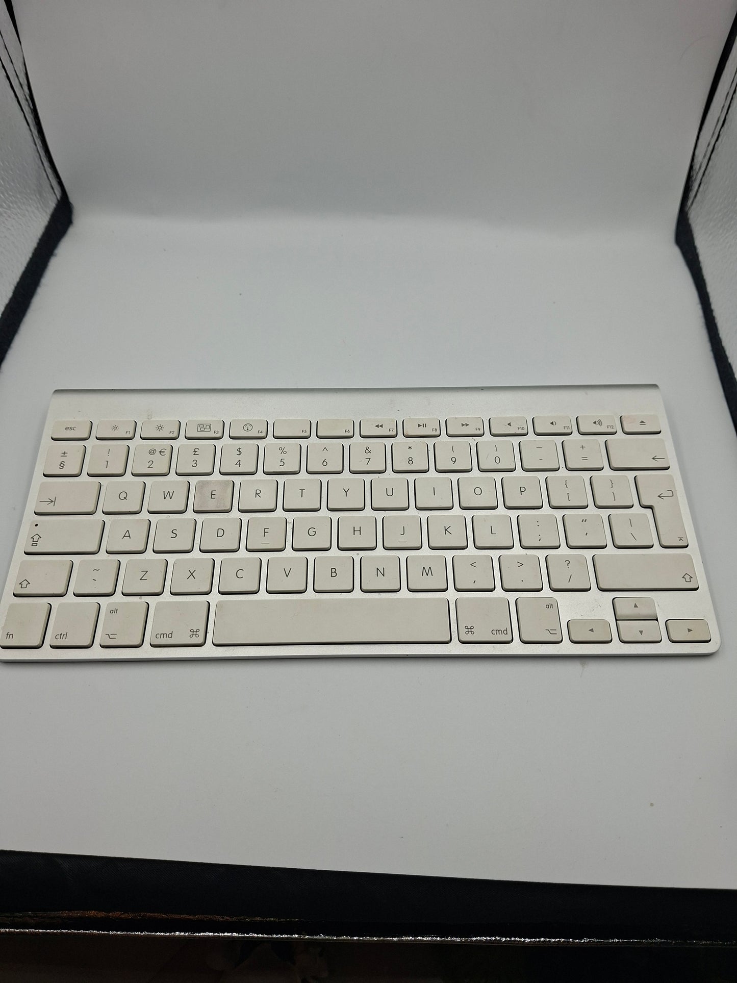 APPLE KEYBOARD