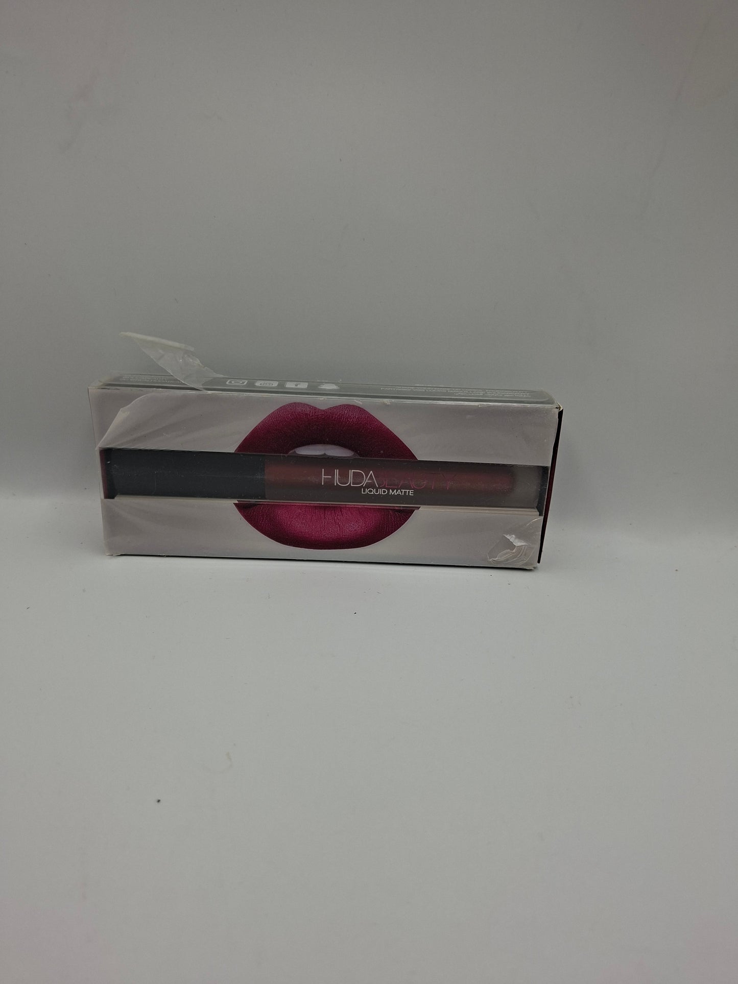 HUDA BEAUTY SHOWGIRL