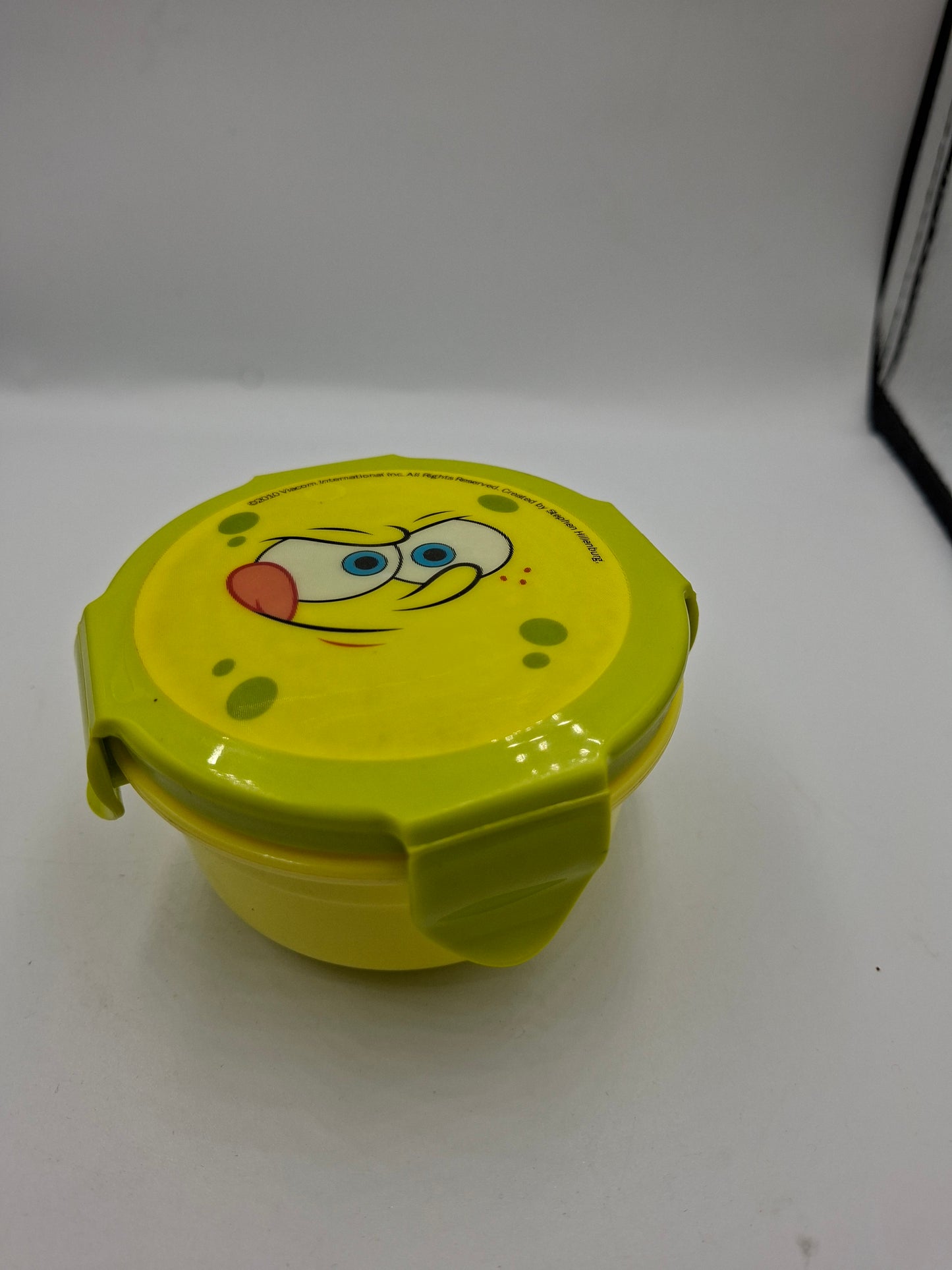 AIRTIGHT CONTAINER