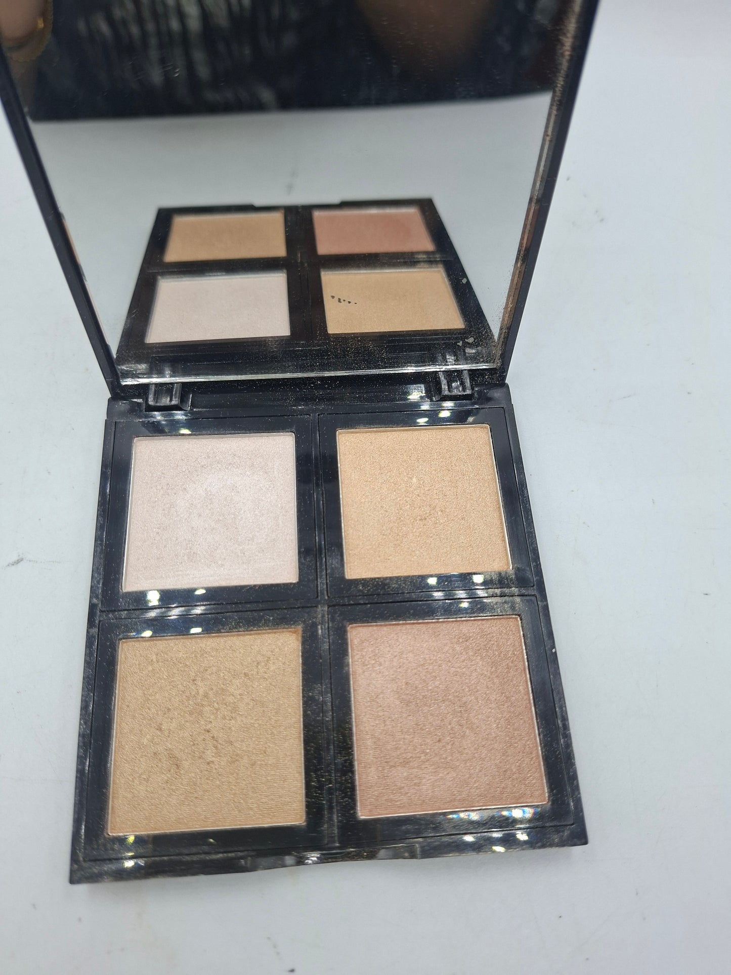 HIGHLIGHTER PALLATE SLIGHTLY USED