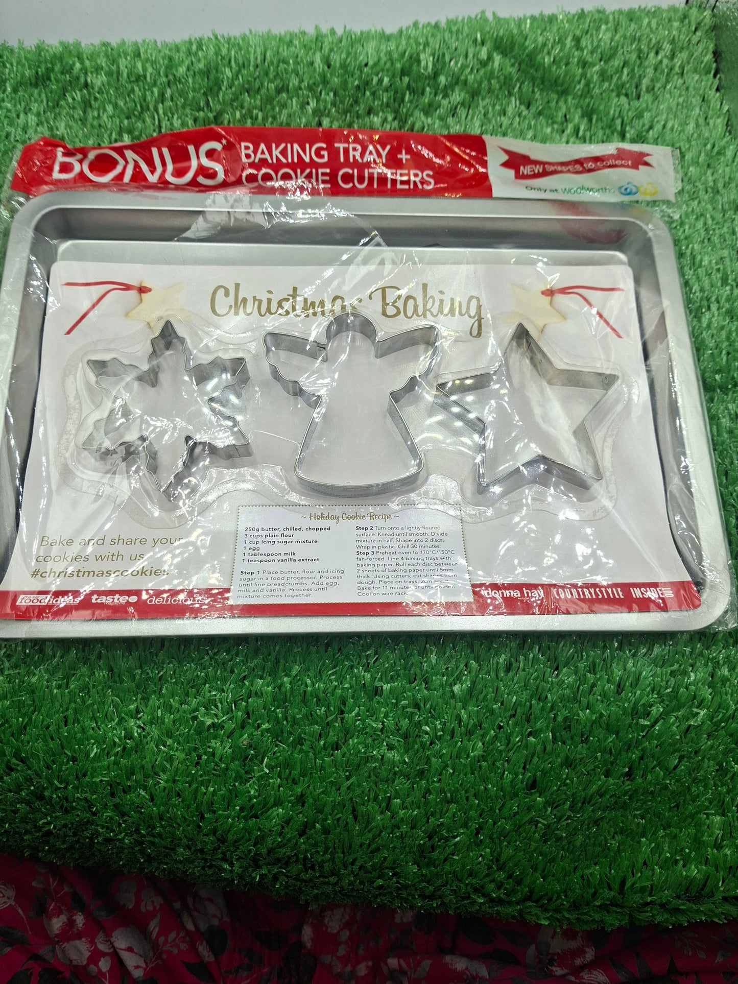 BAKING TRAY AND COOKIE CUTTERS
