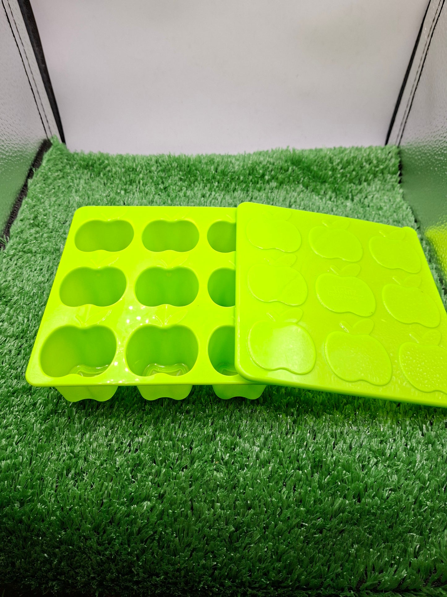 ICE CUBE TRAY