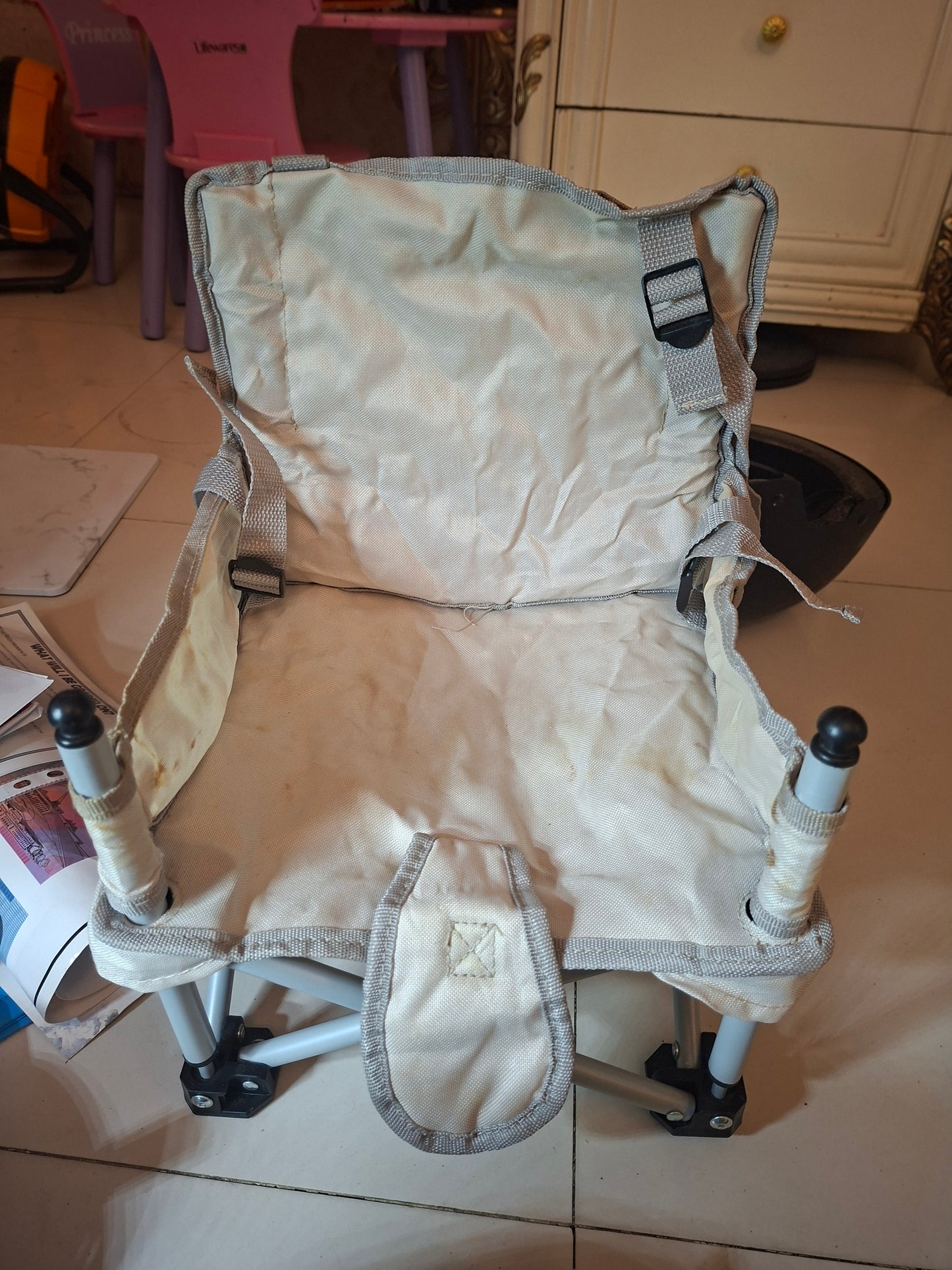 FOLDING CHAIR