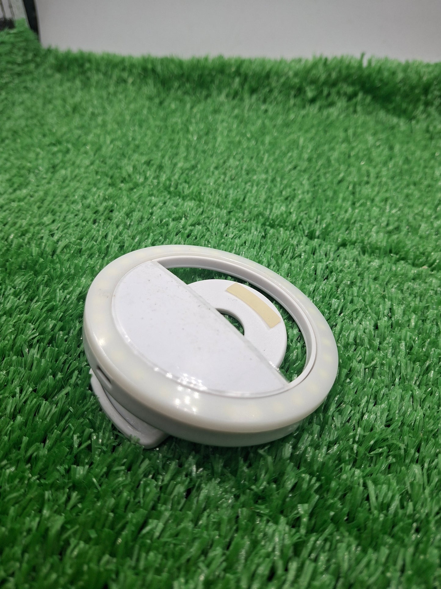 Clip-on selfie ring light