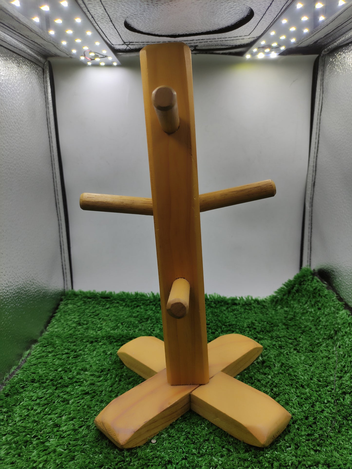 WOODEN MUG STAND