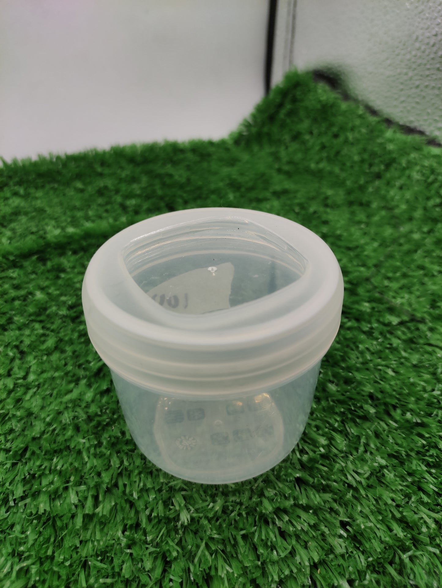 SMALL PLASTIC CONTAINER
