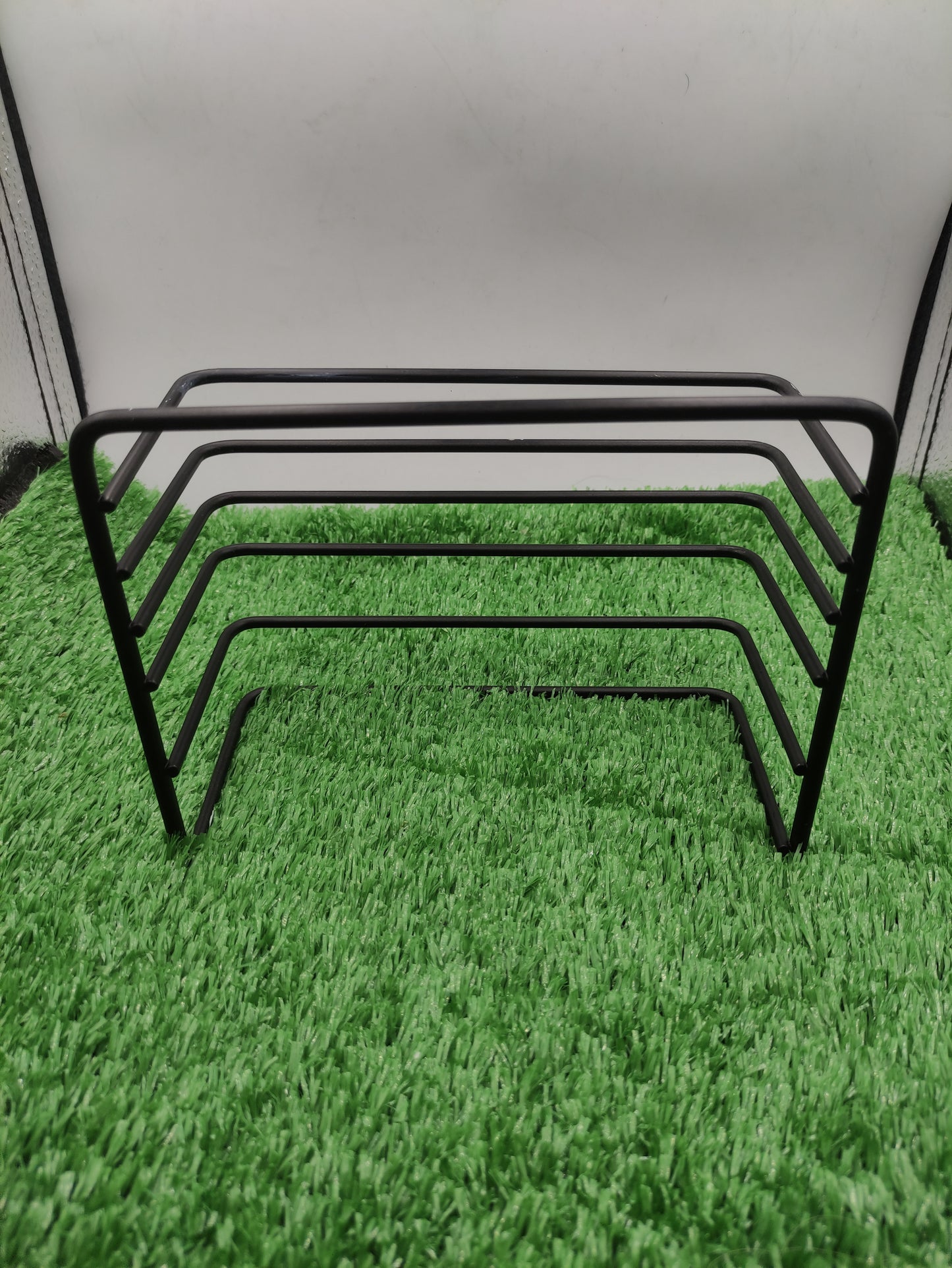 BLACK METAL CUTTING BOARD ORGANIZER RACK