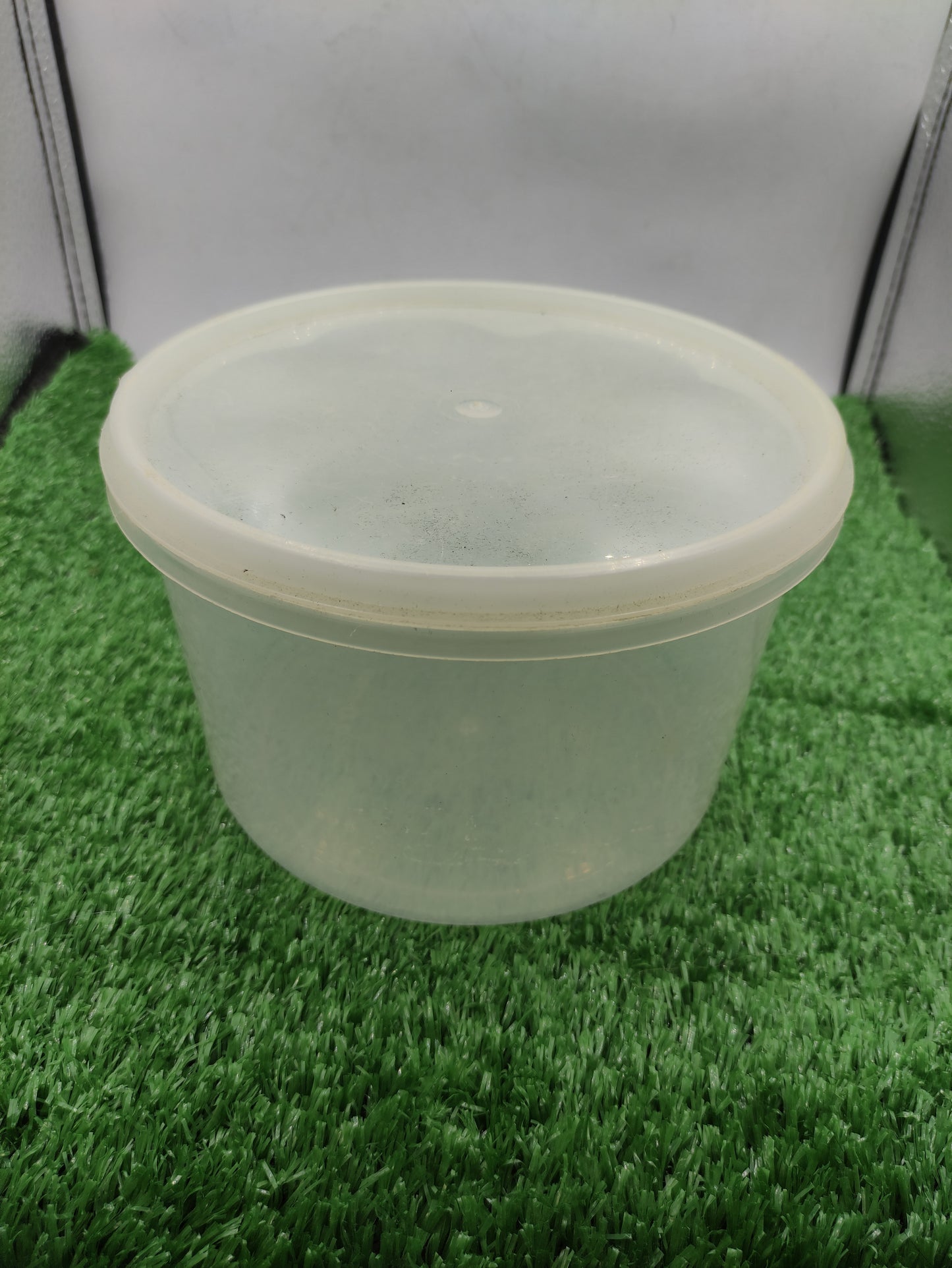 PLASTIC FOOD STORAGE CONTAINER