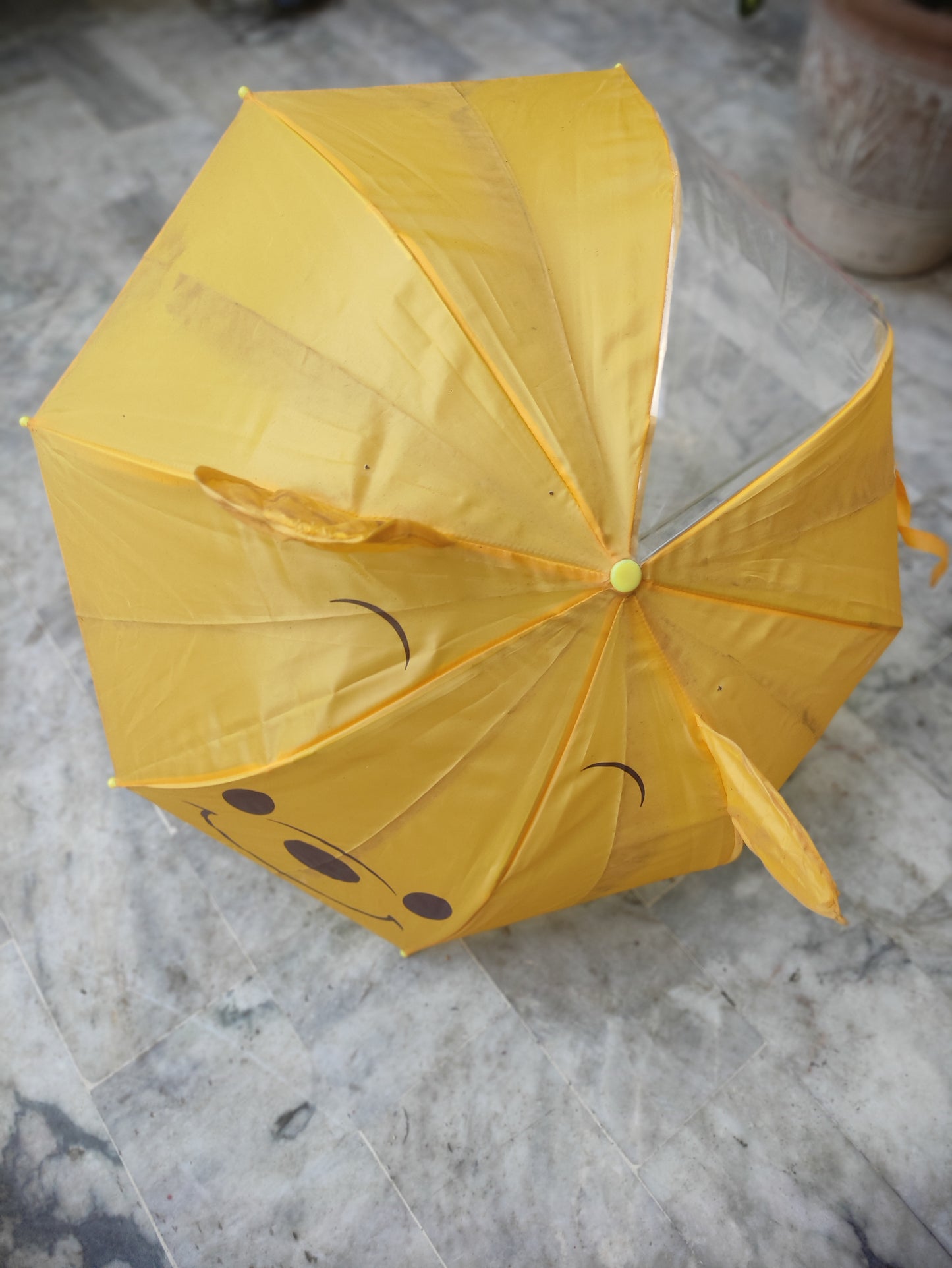 SMALL KIDS CARTOON UMBRELLA IN YELLOW