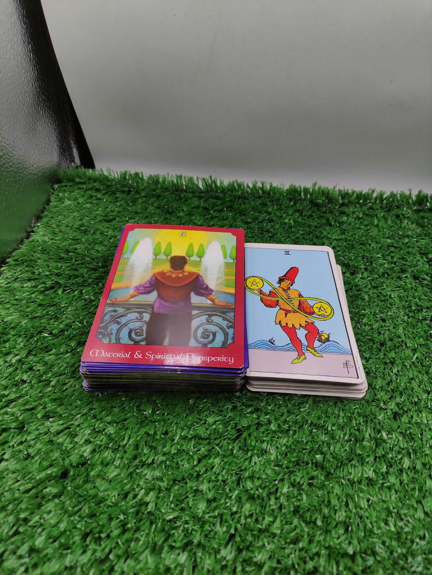 TAROT OR ORACLE CARDS