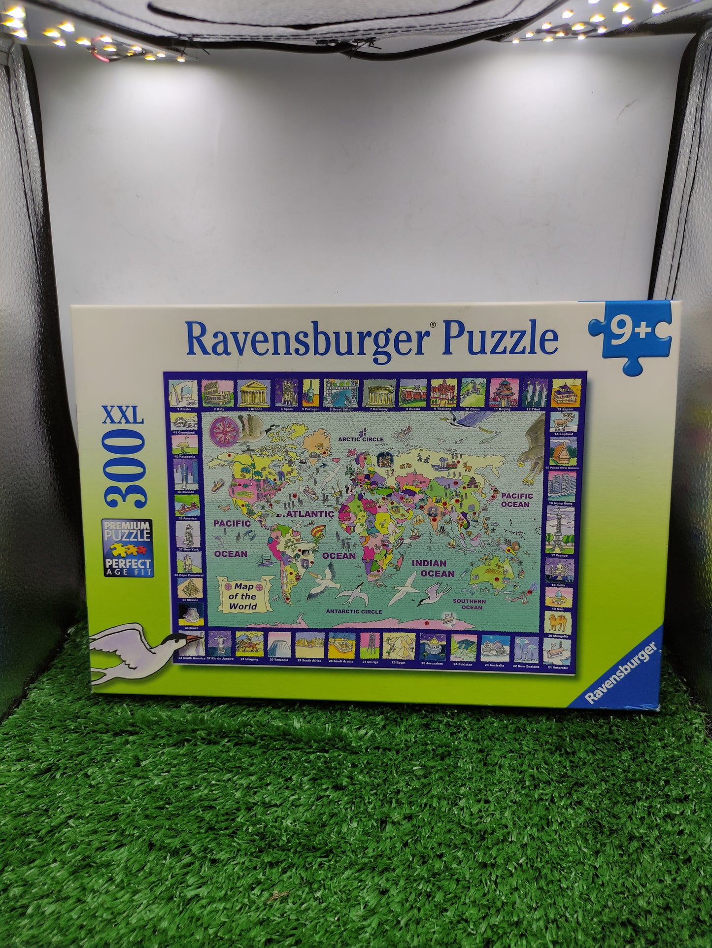 LOOKING AT THE WORLD RAVENSBURGER PUZZLE