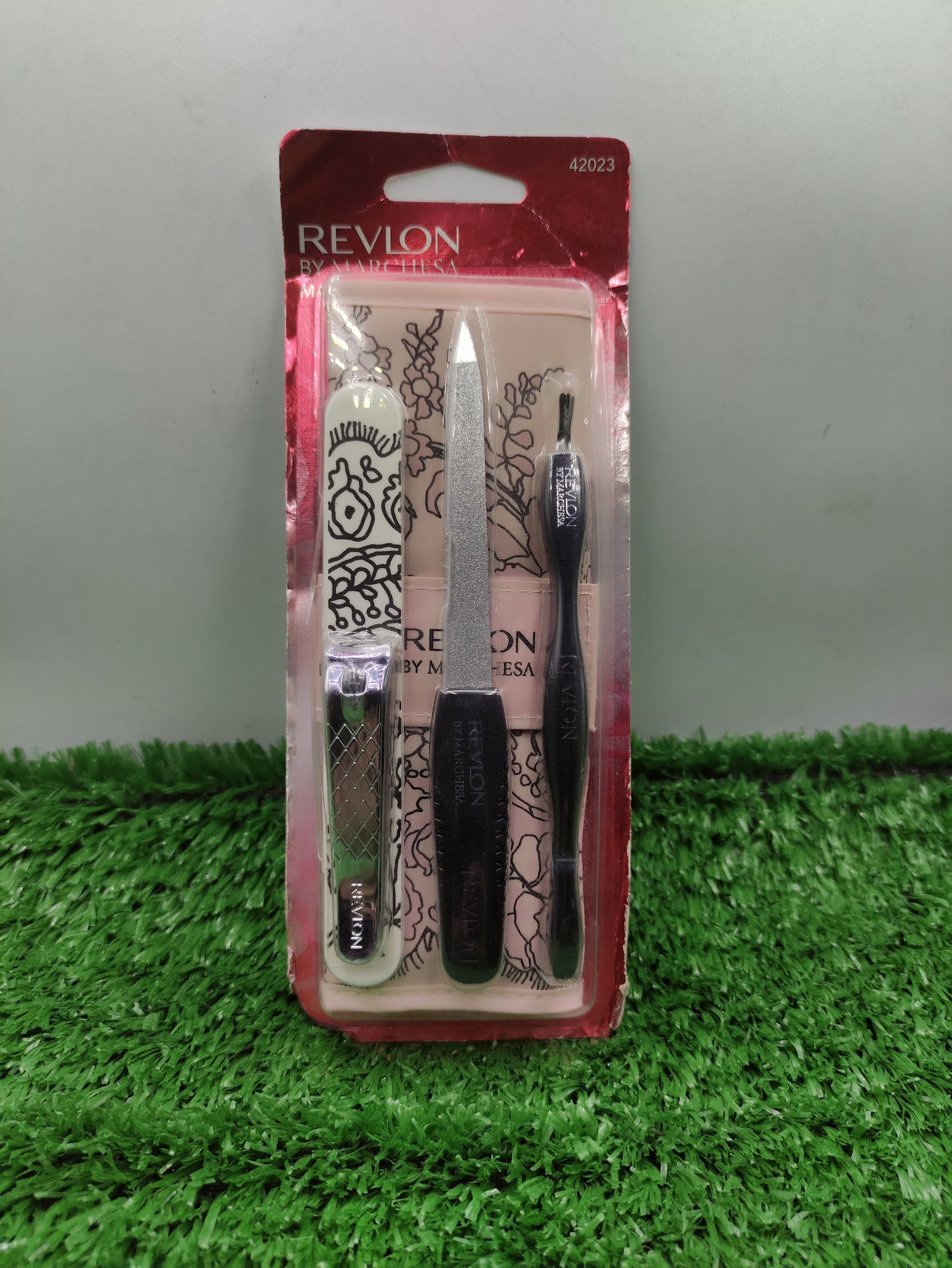 REVLON MANICURE KIT