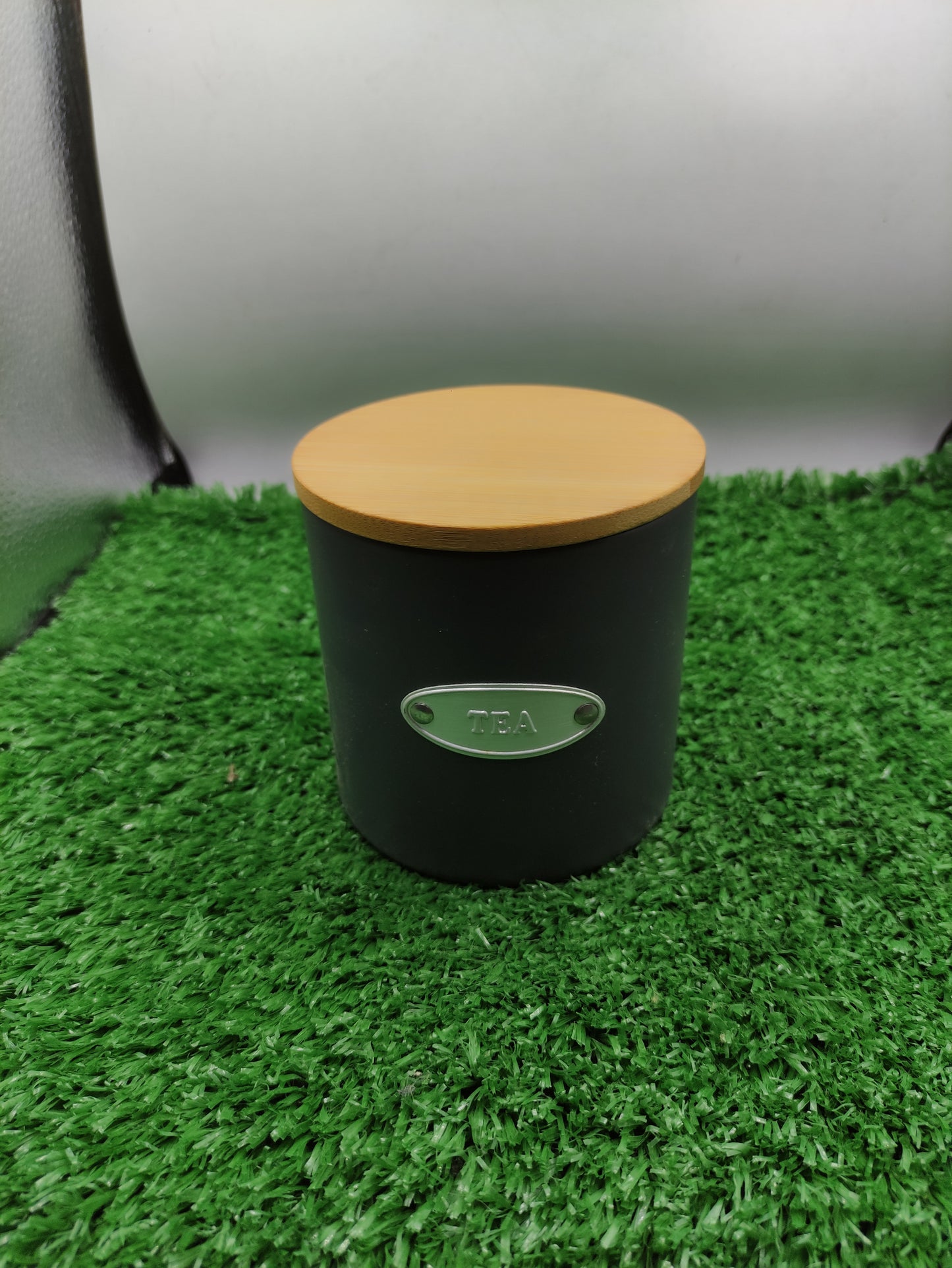 MATTE BLACK CERAMIC TEA CANISTER WITH AN ACACIA WOOD LID