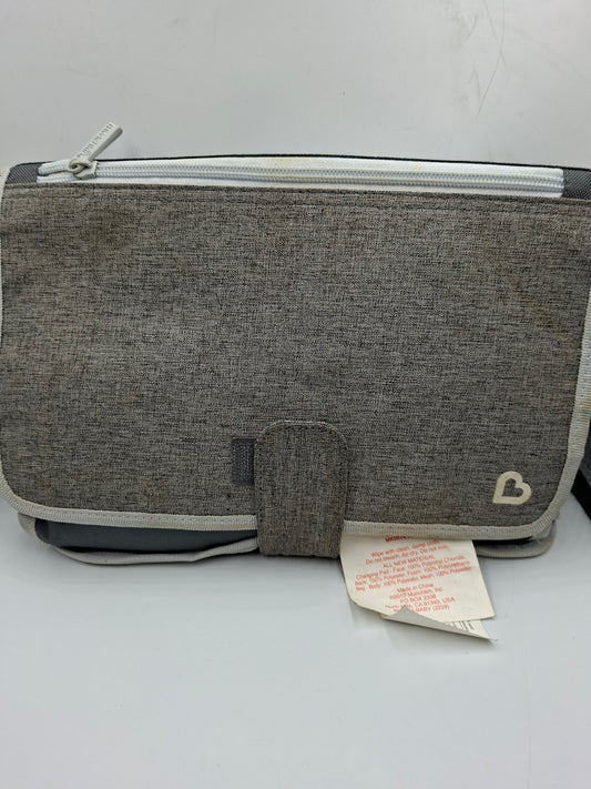 MUNCHKIN DIAPER CHANGING MAT BAG