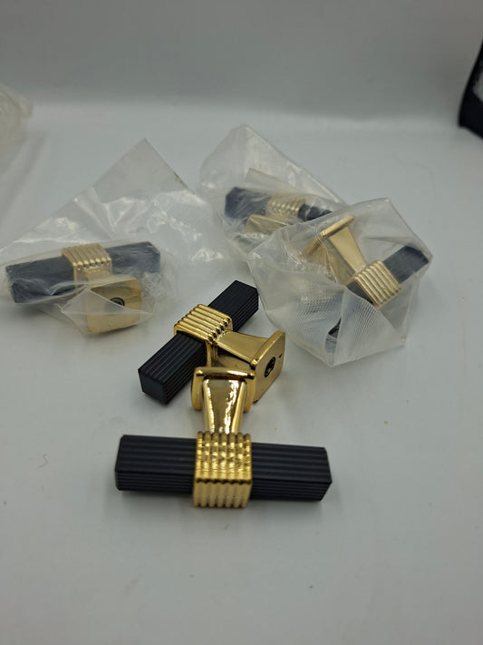 FURNITURE KNOBS