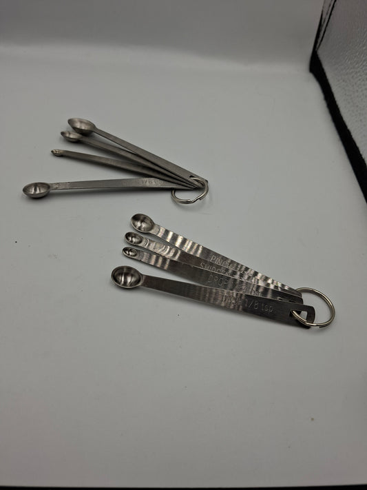 MEASURING SPOONS
