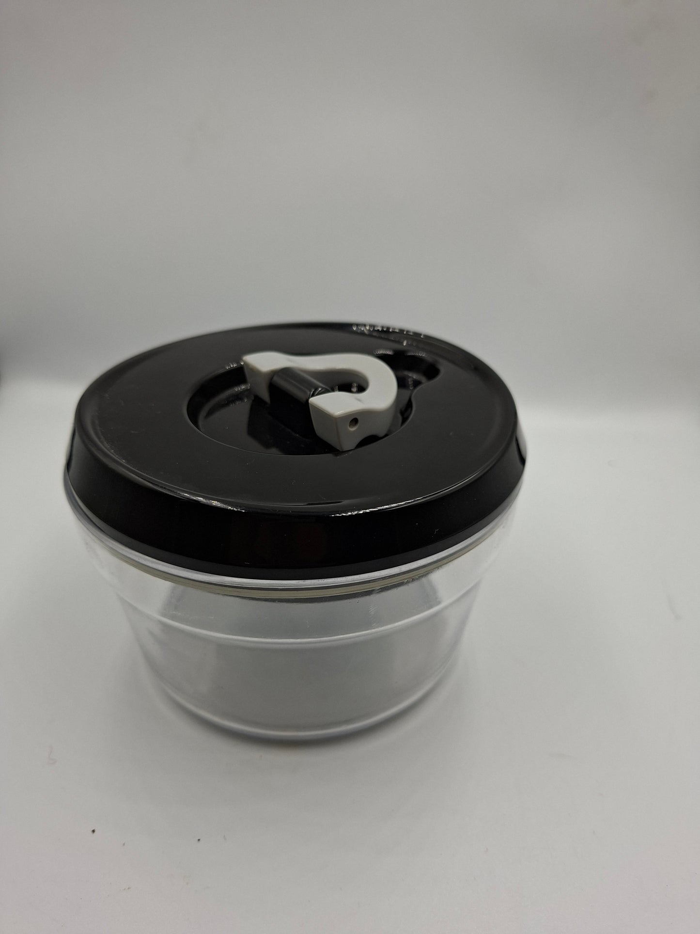 AIRTIGHT CONTAINER