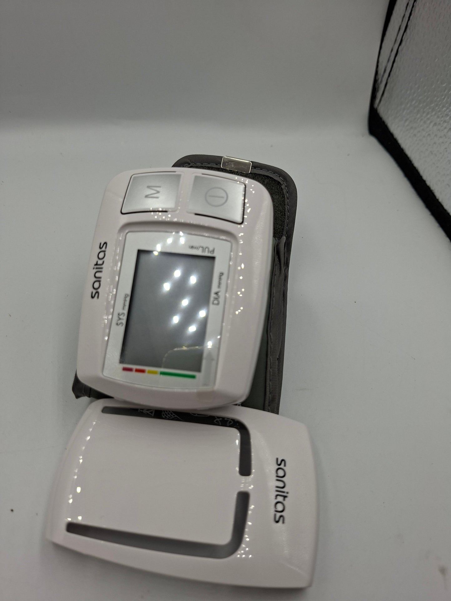 WRIST BP MONITOR
