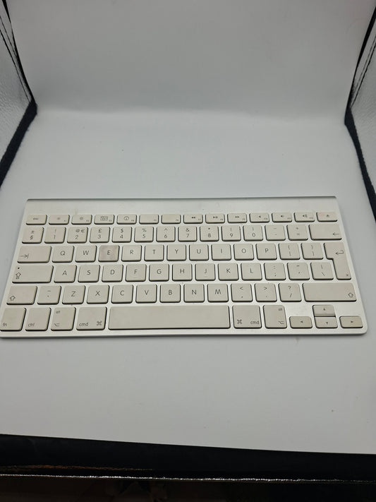 APPLE KEYBOARD