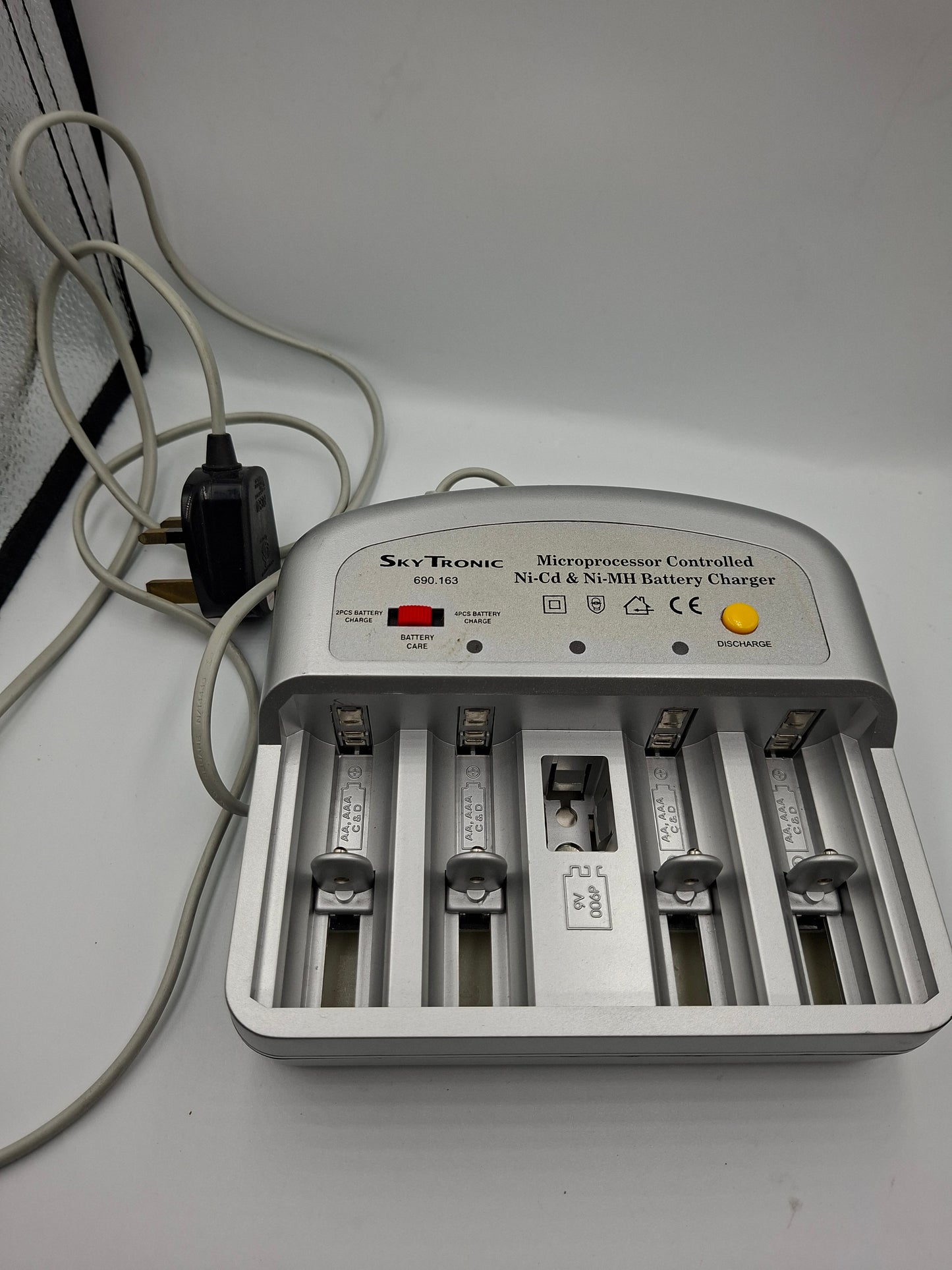 BATTERY CHARGER