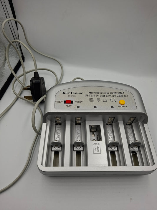 BATTERY CHARGER