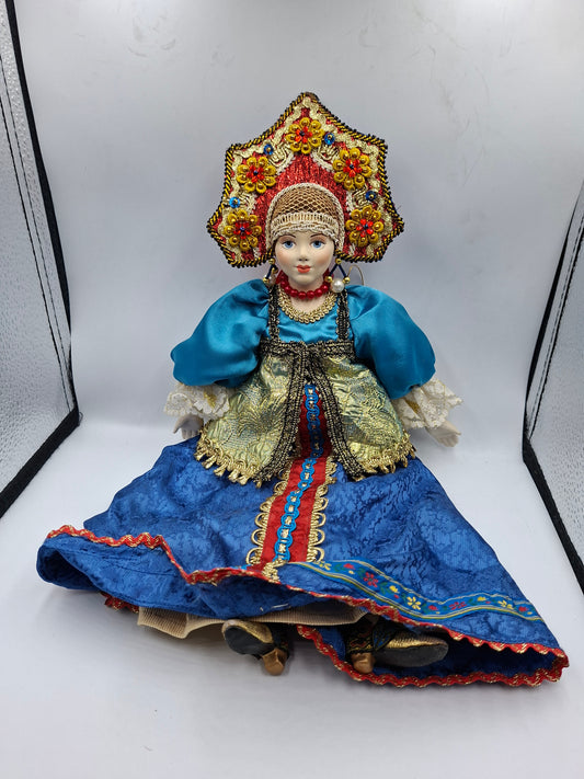 VINTAGE RUSSIAN DOLL