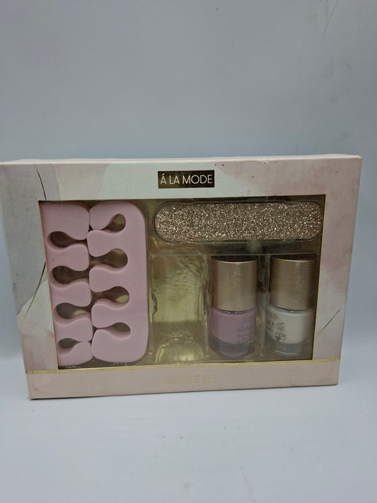 MANICURE SET