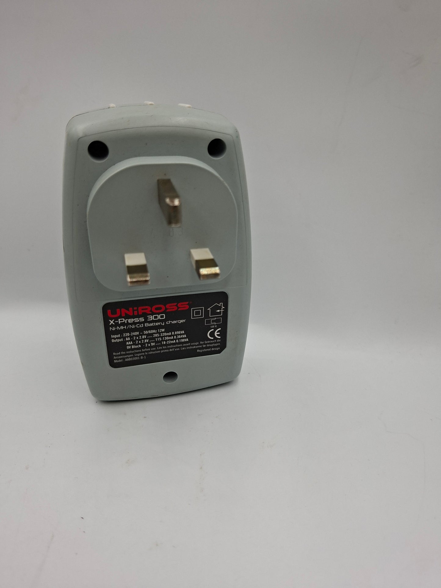 BATTERY CHARGER