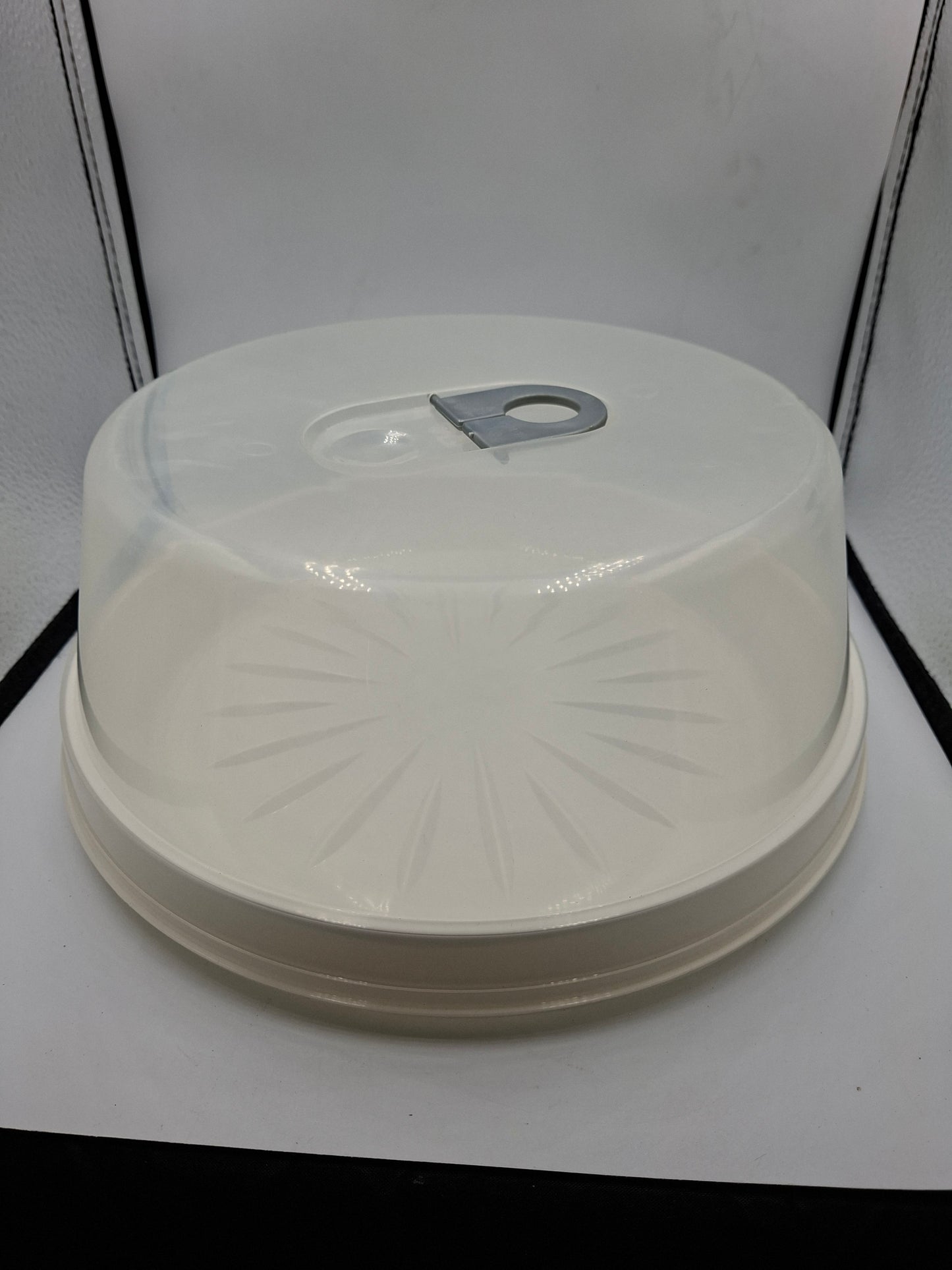 CAKE HOLDER