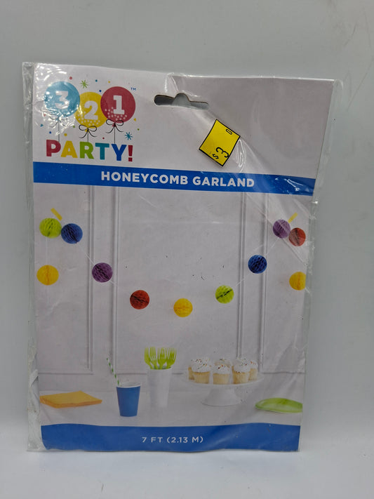 HONEYCOMB GARLAND