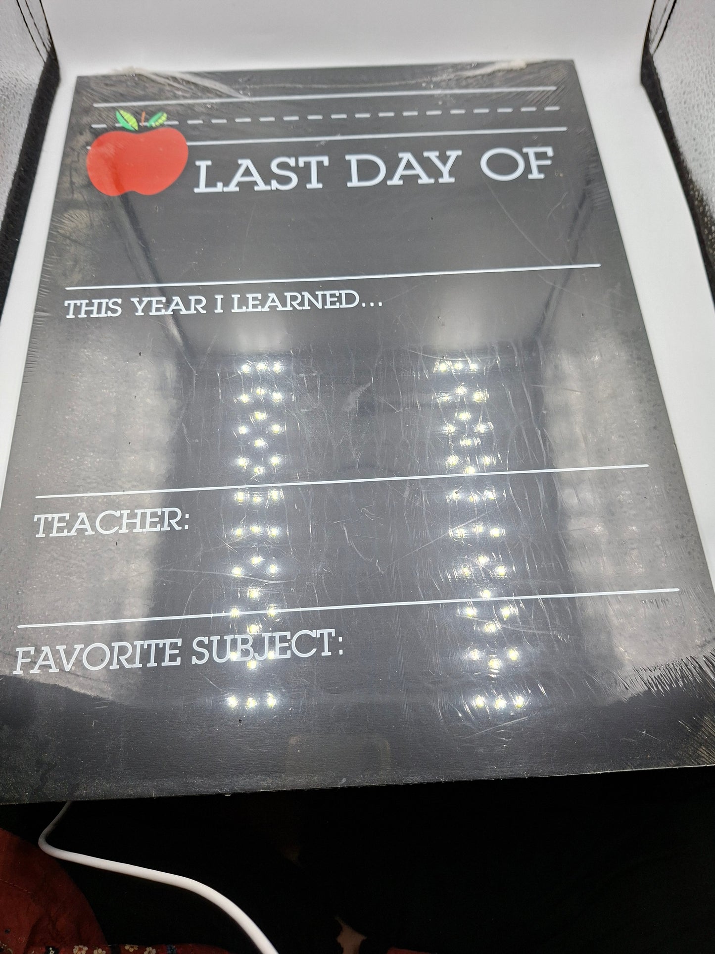 REVERSIBLE CHALKBOARD