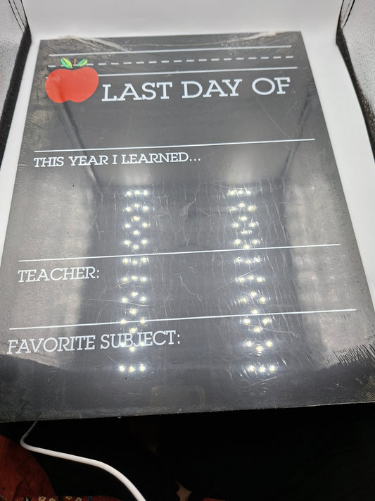 REVERSIBLE CHALKBOARD
