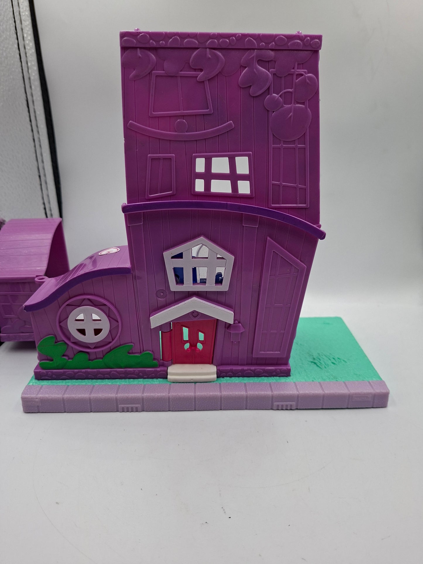 DOLL HOUSE