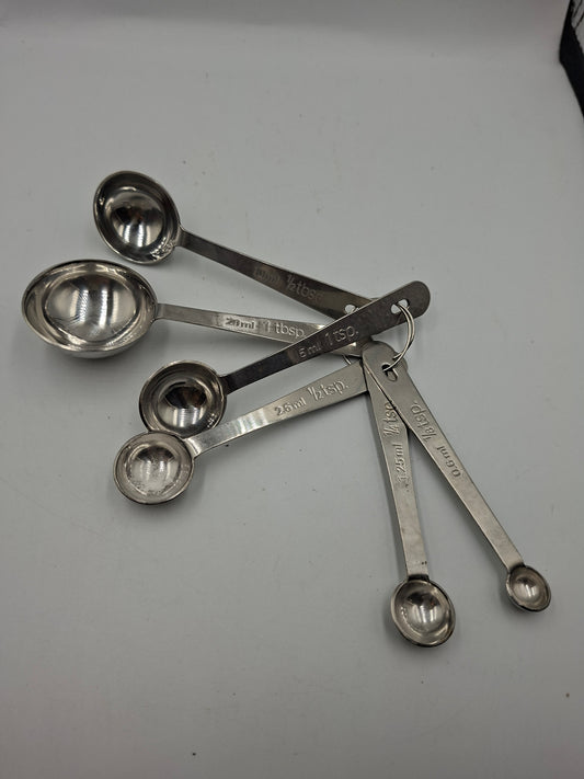 MEASURING SPOONS