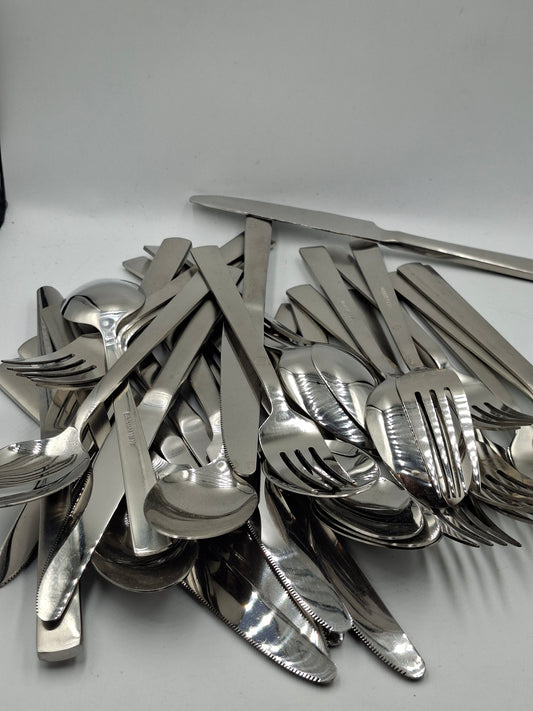 CUTLERY SET