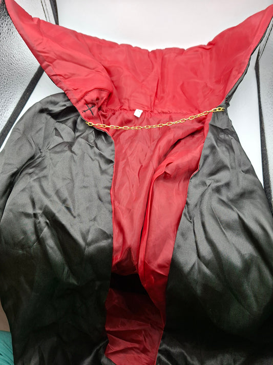 VAMPIRE CAPE 6 TO 7 YEARS