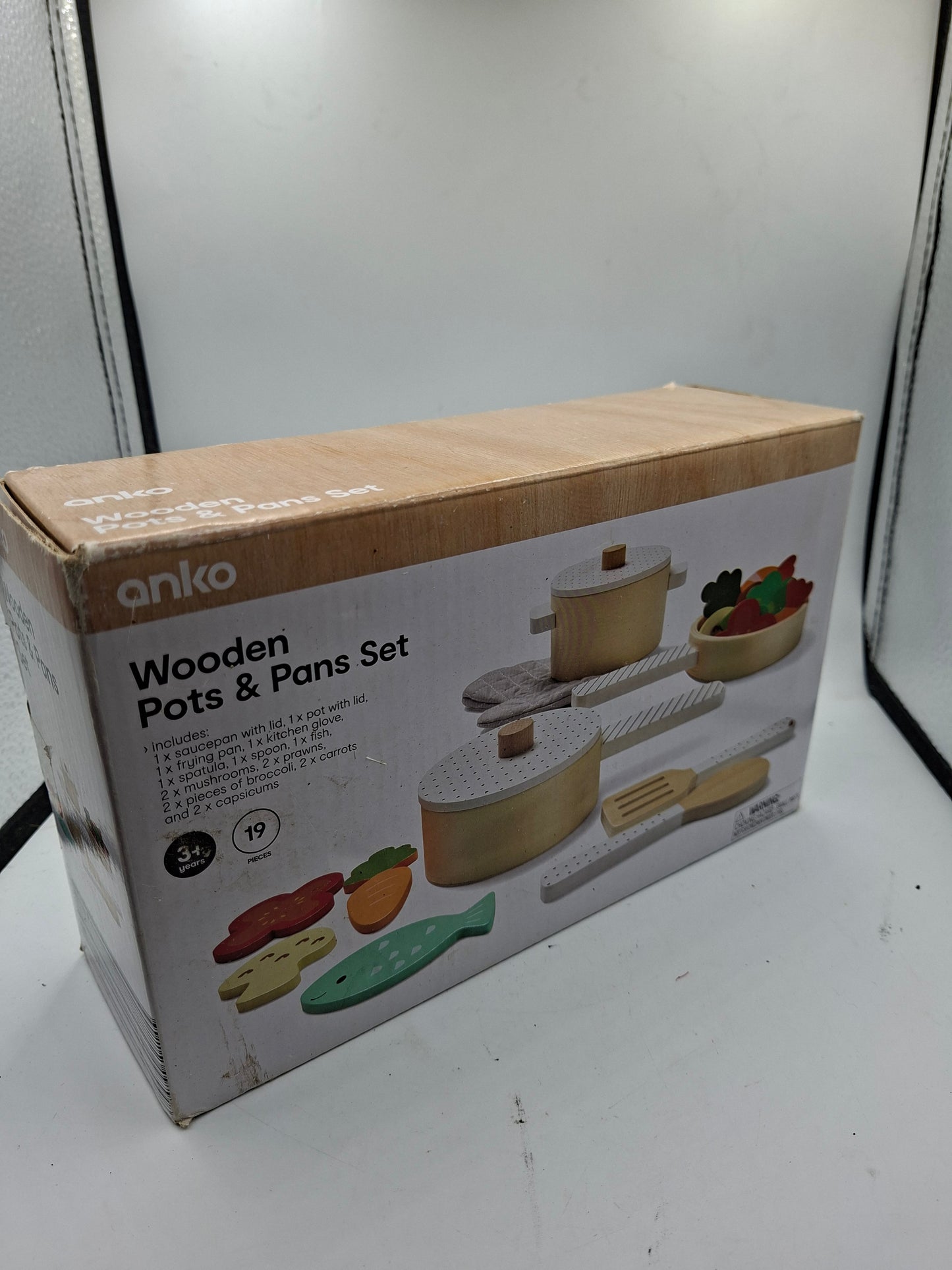 WOODEN POTS AND PAN SET