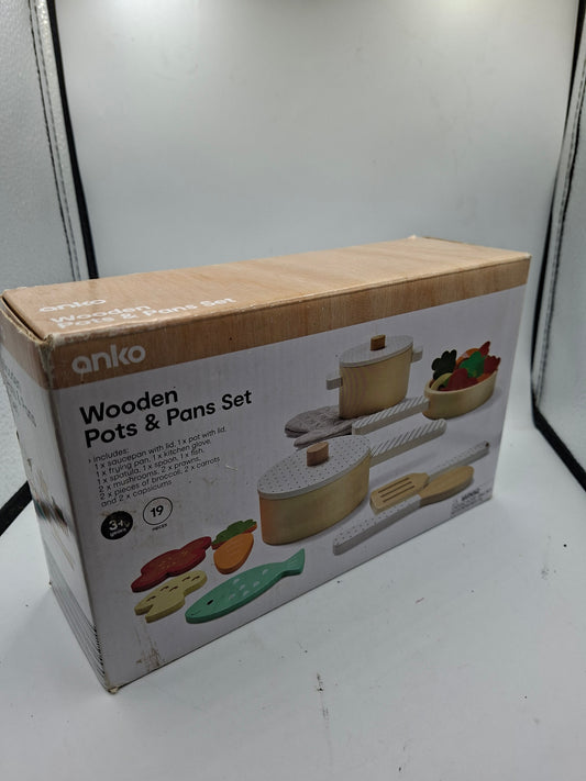 WOODEN POTS AND PAN SET