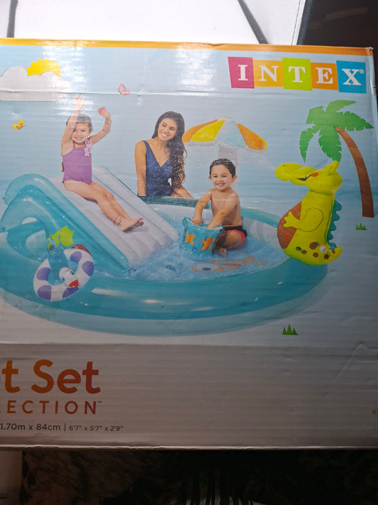 INTEX INFLATABLE POOL
