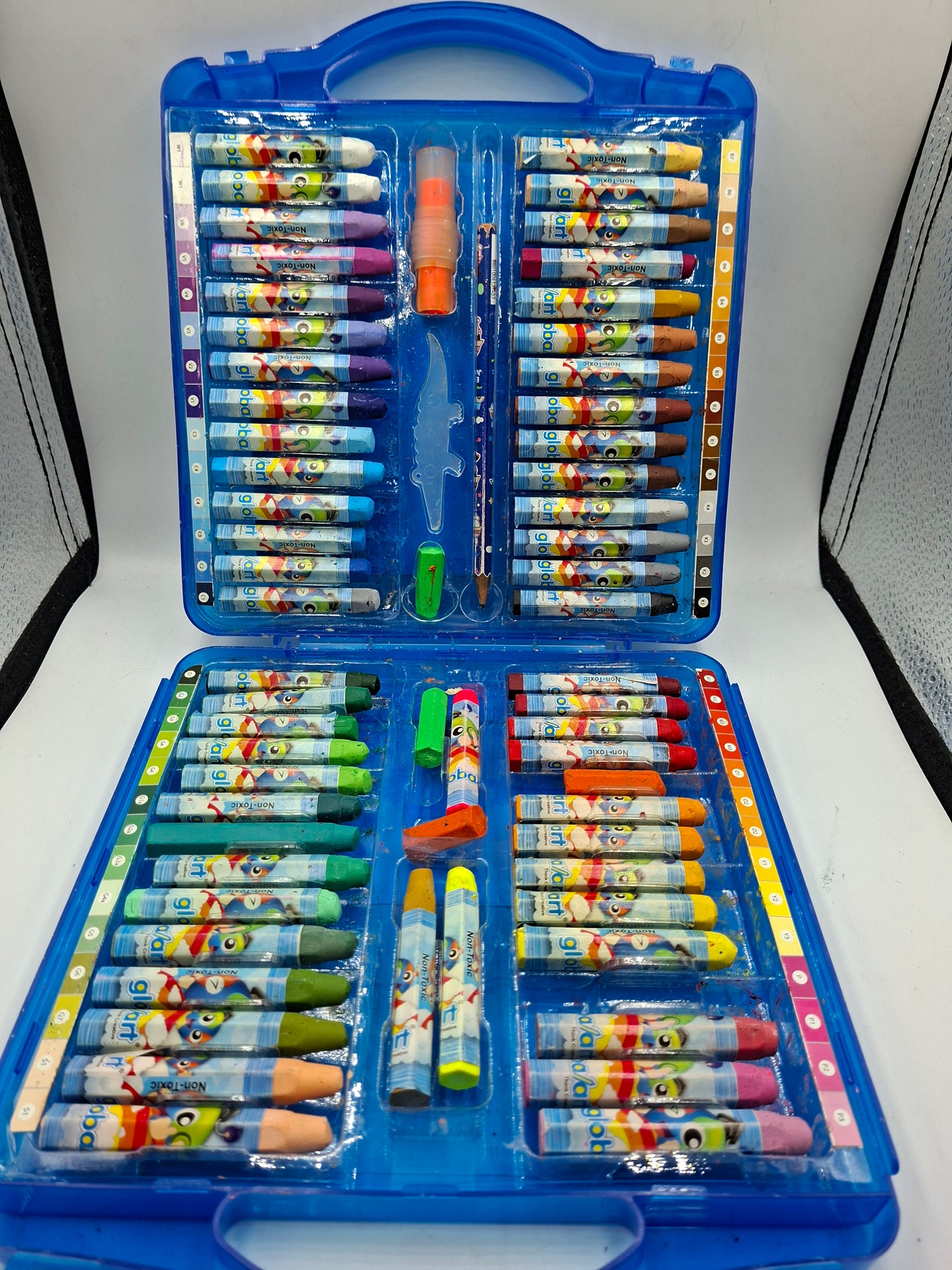 OIL PASTELS SLIGHTLY USED