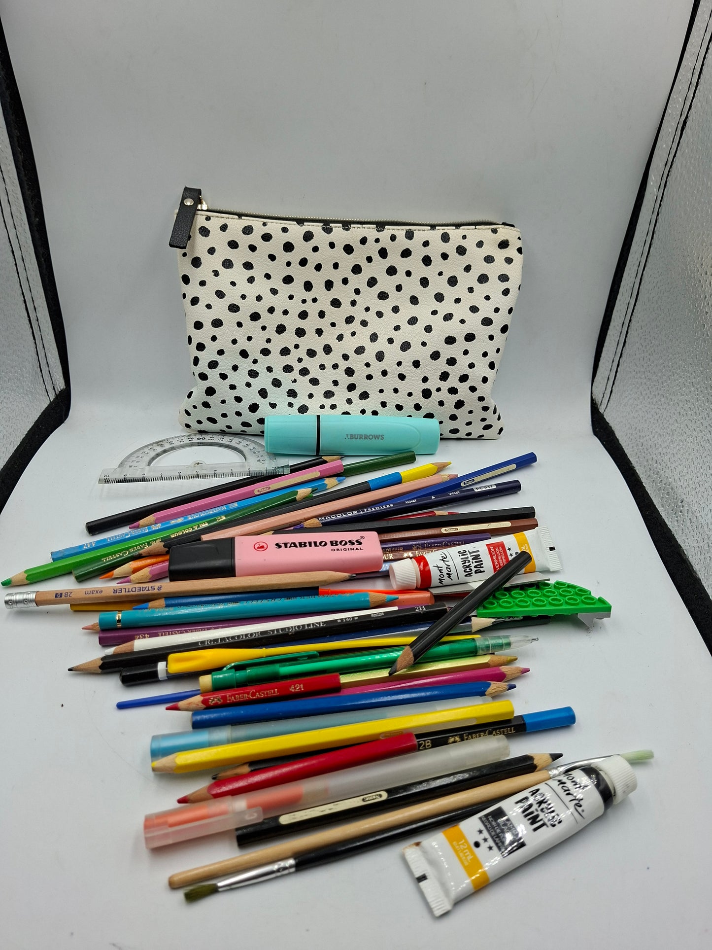 STATIONARY WITH POUCH