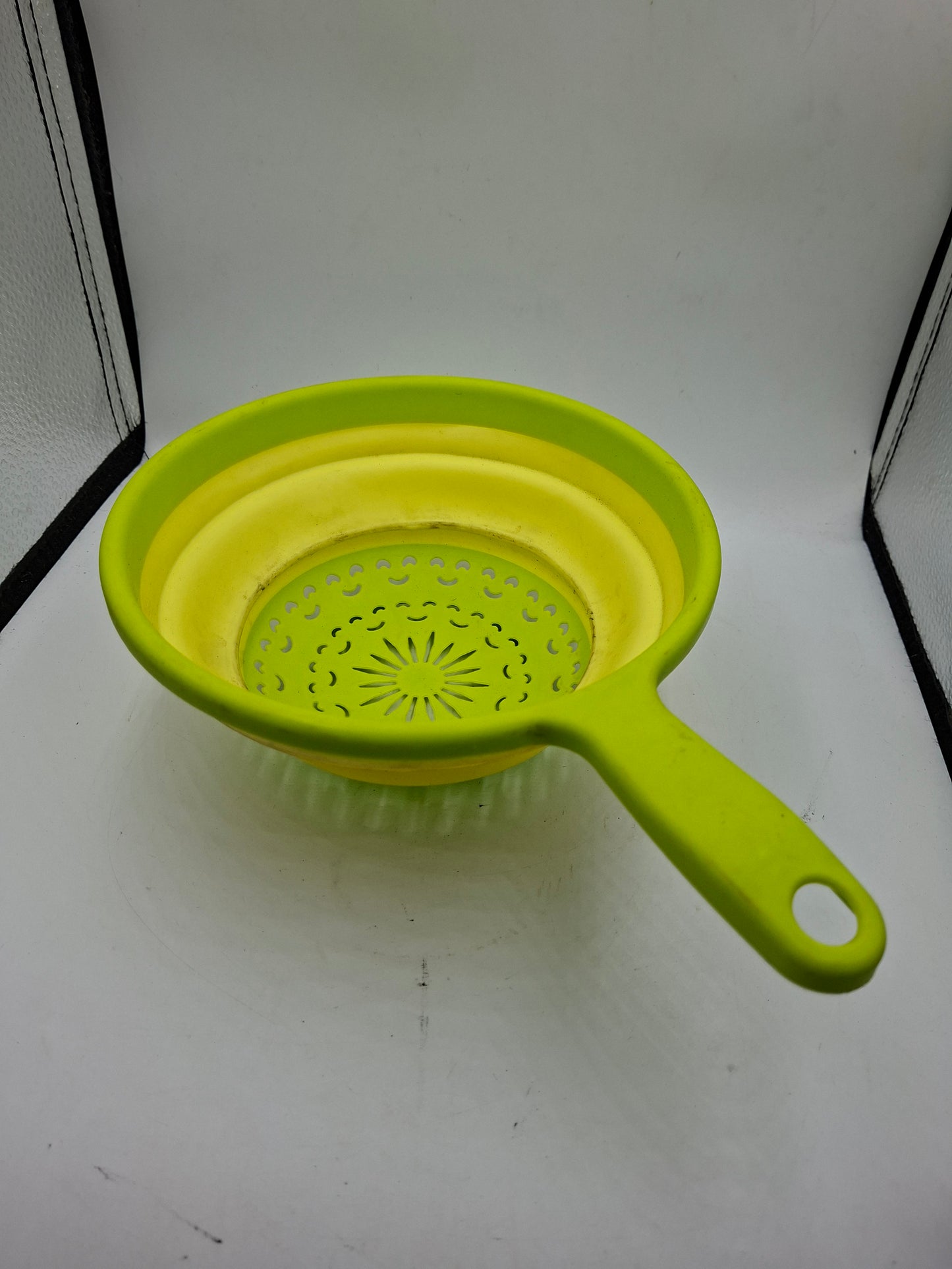 COLLAPSIBLE STAINER USED