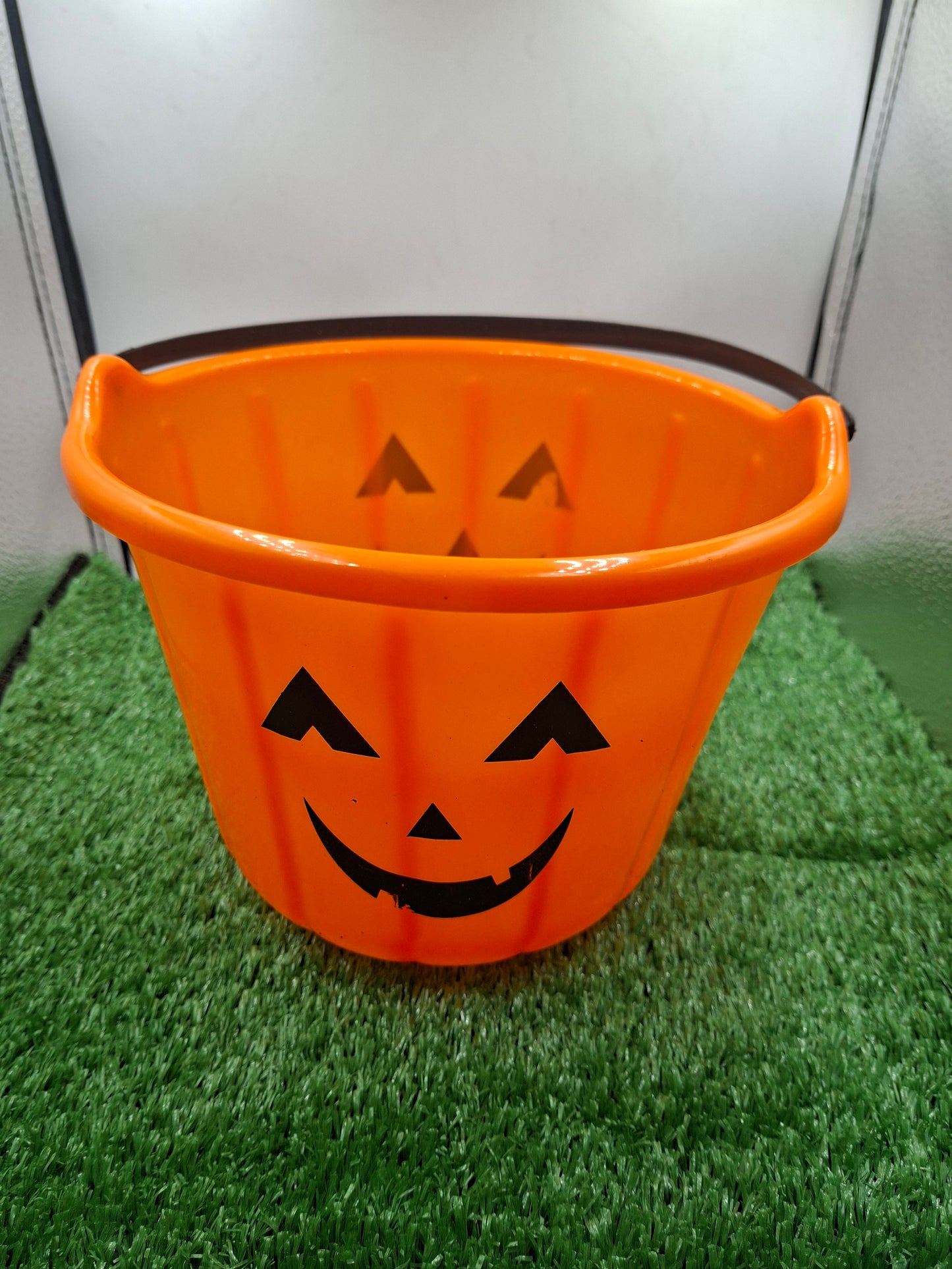 HALLOWEEN BASKET SLIGHTLY BROKEN