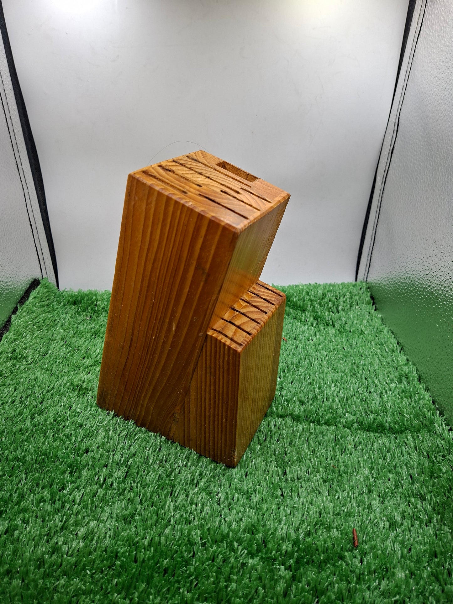 WOODEN KNIVES HOLDER