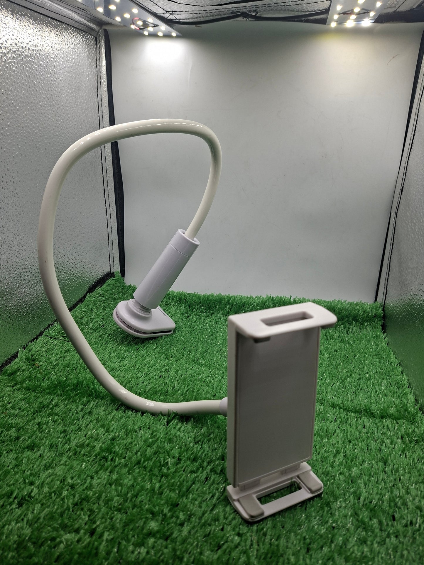 Flexible gooseneck phone holder