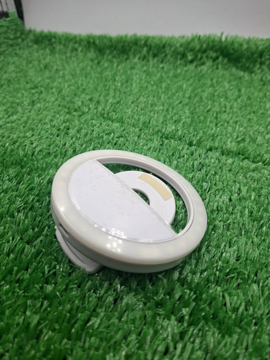 Clip-on selfie ring light